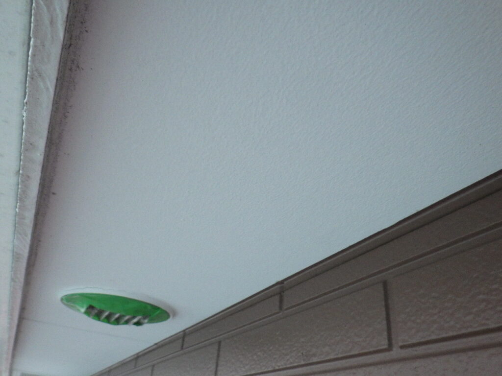 軒天塗装１回目終了