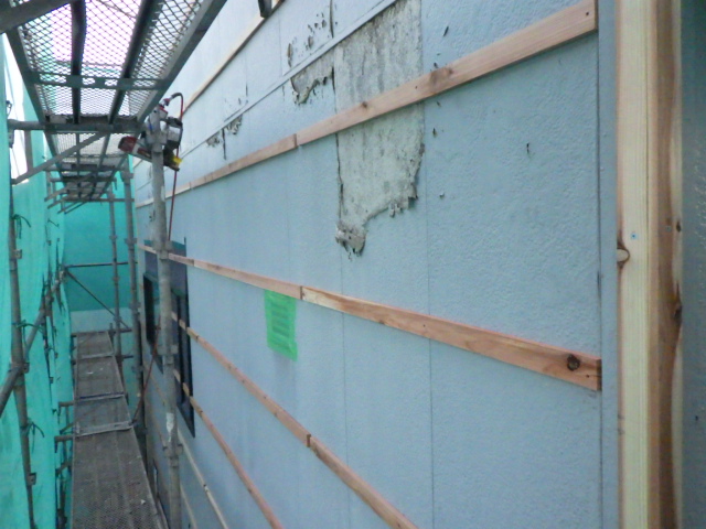 東面の胴縁取り付けが終了しました