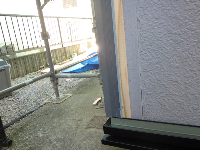 出隅カバー受け金具を取り付けました