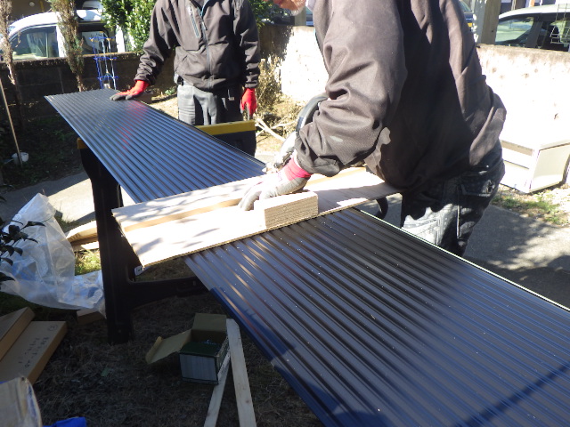 サイディングの加工中です