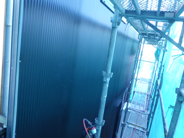 下段のサイディング貼り付けが終了です