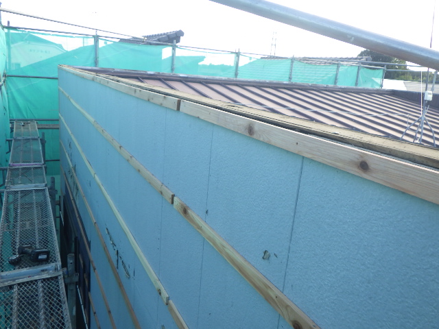 胴縁を取り付けました