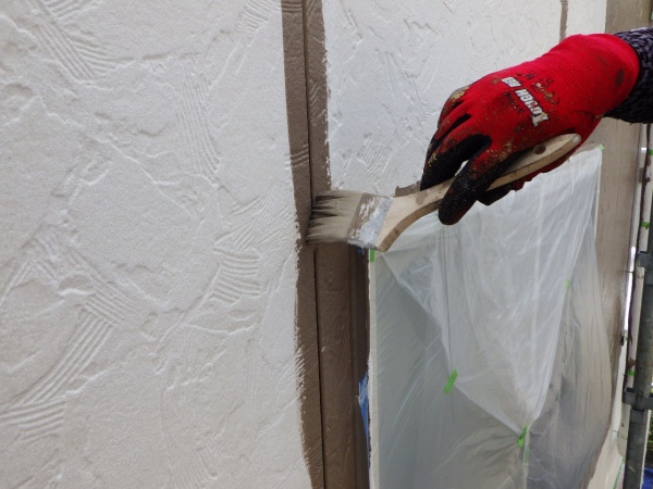 上段外壁の中塗り中です