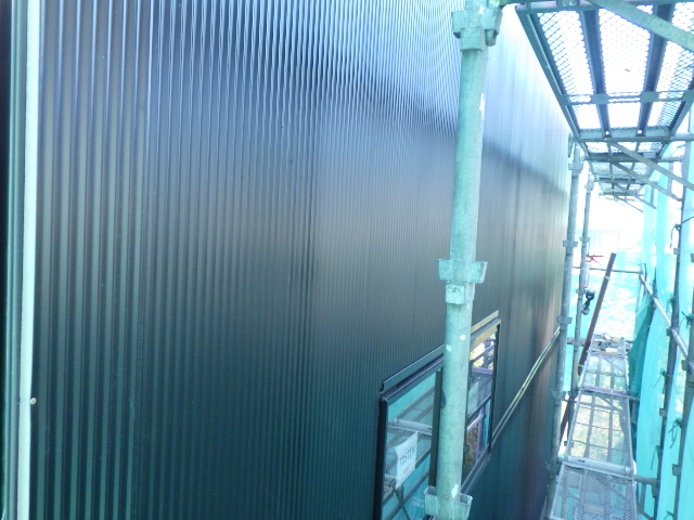 東面の施工終了です