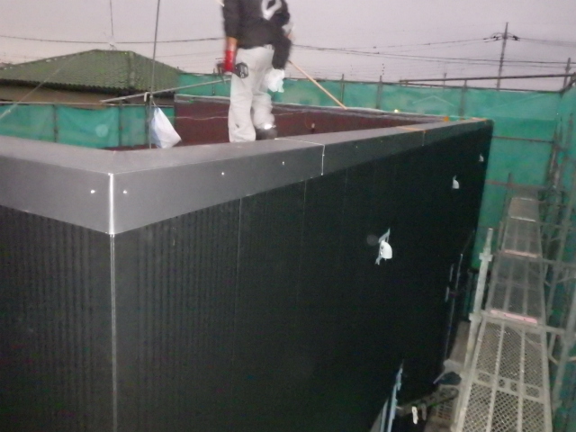 笠木の取り付け終了です