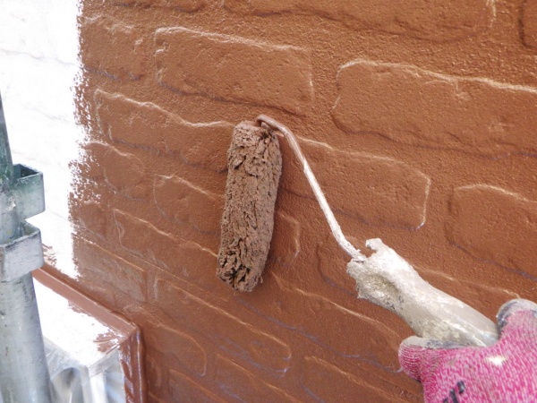 下段外壁中塗り中です