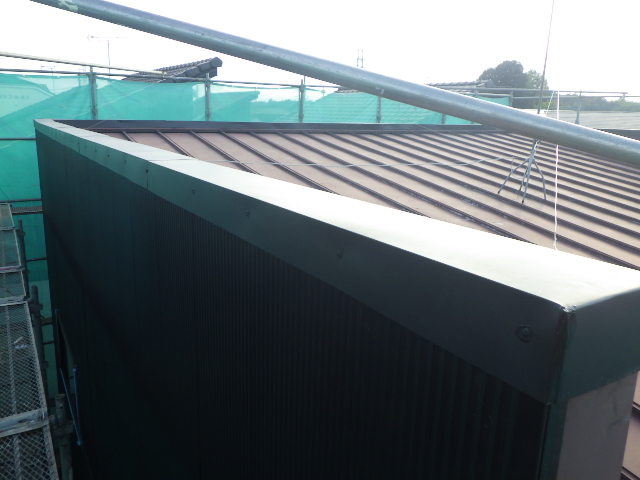 笠木取り付けが終了しました