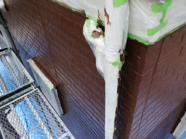 幕板下中段の外壁塗装終了です