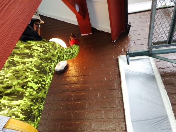 幕板下下段の外壁塗装終了です