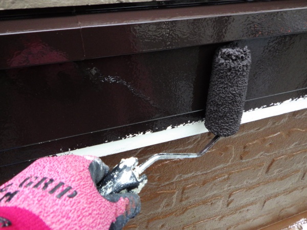 幕板と中間水切りの中塗り中です