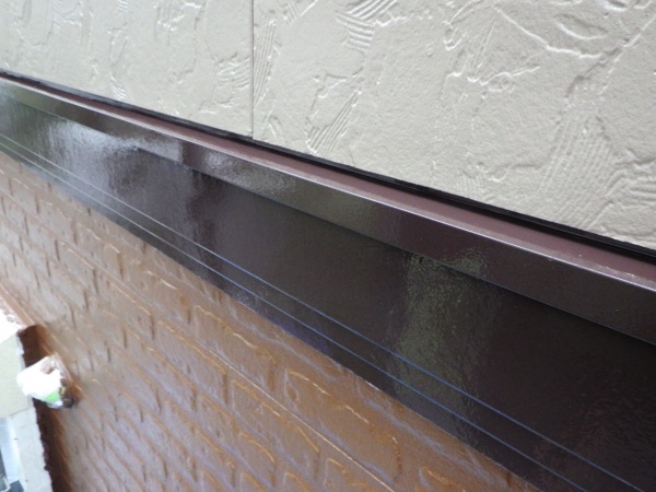 幕板と中間水切りの中塗り終了です