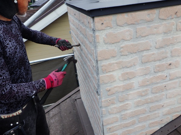 煙突の撤去中です