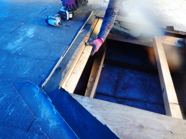 野地板下地の取り付け中です