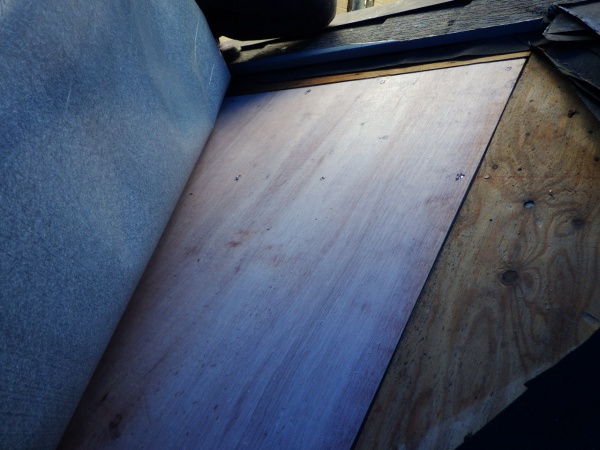 野地板を貼り付けました