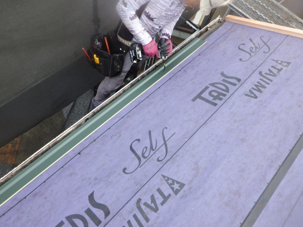 水切りスターターの取り付け中です