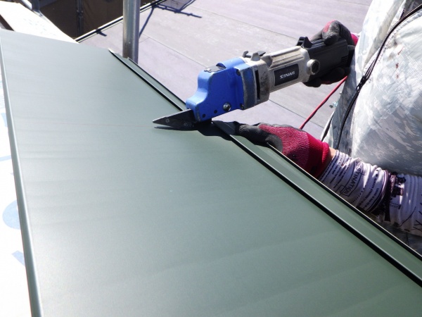 ルーフの加工中です