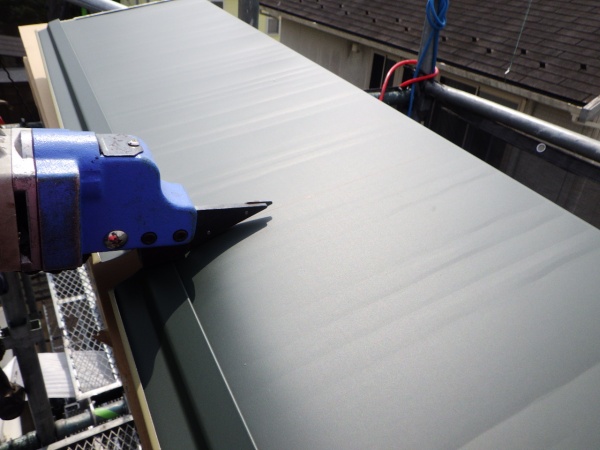 ルーフの加工中です