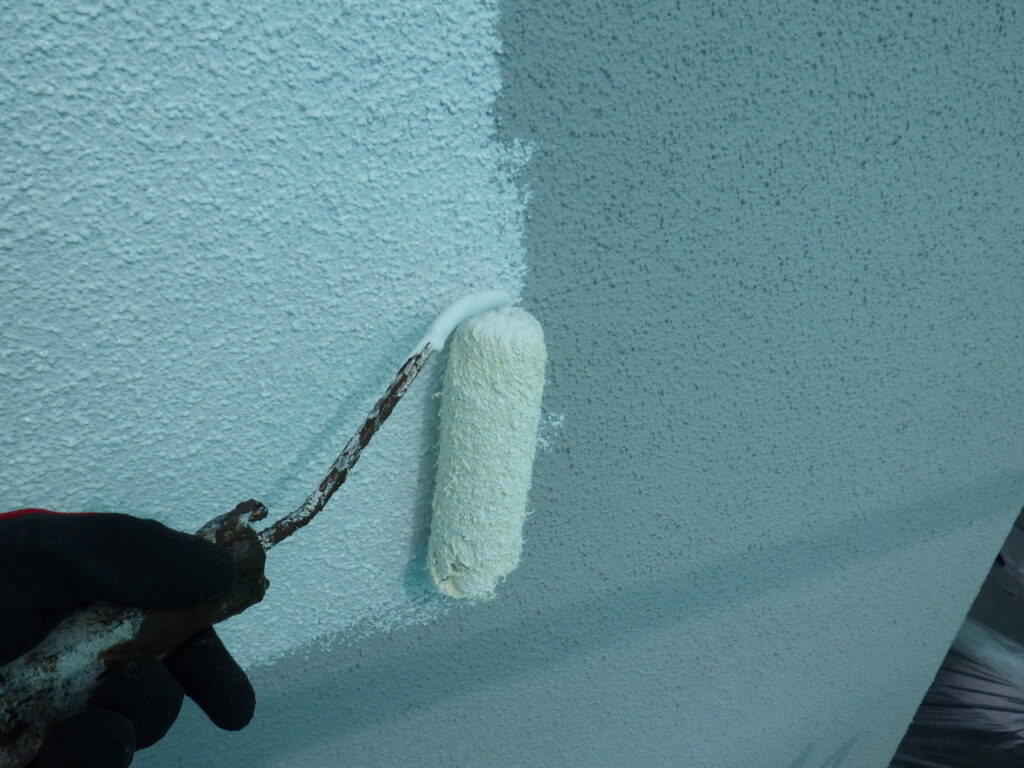 外壁下塗り中