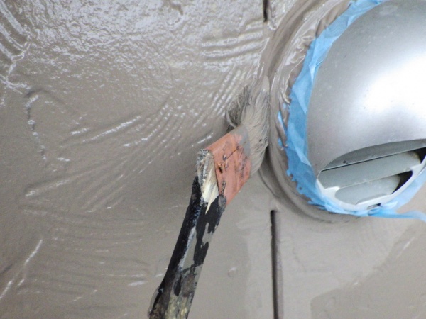 外壁のダメ直し中です