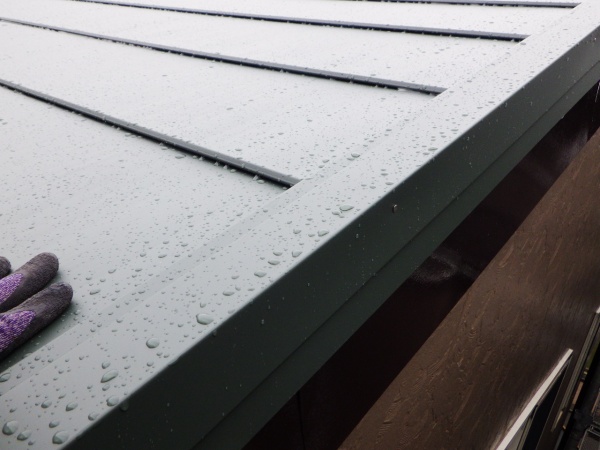 ケラバ包み板金を取り付けました