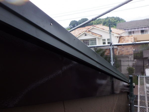 ケラバ包み板金を取り付けました