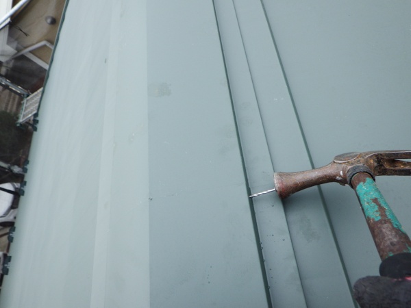 棟板金を繋ぎました