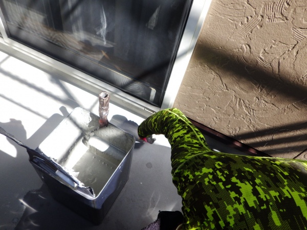 防水トップ２回目塗装中です