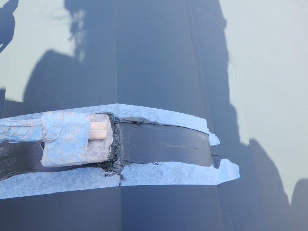 板金シーリング中です