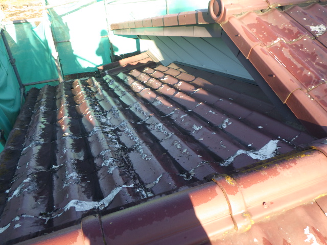 施工前の２段目の棟違い屋根です