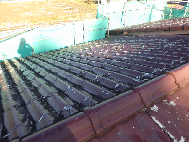 施工前の１段目の棟違い屋根です