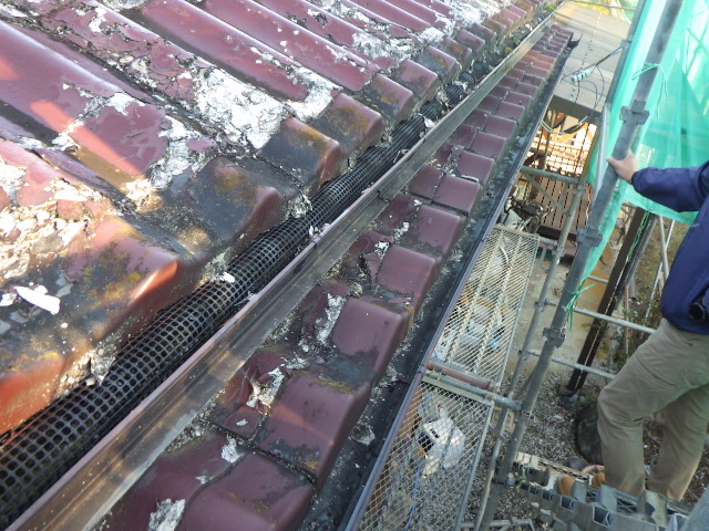 施工前の庇屋根の状態です