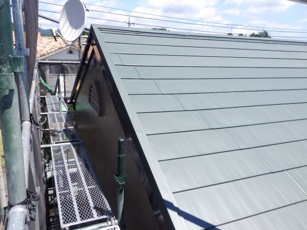 大屋根のカバー工事完工です