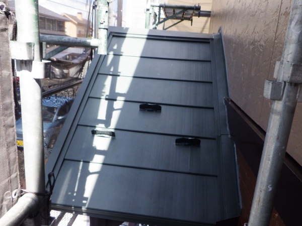 下屋根シーリング終了です