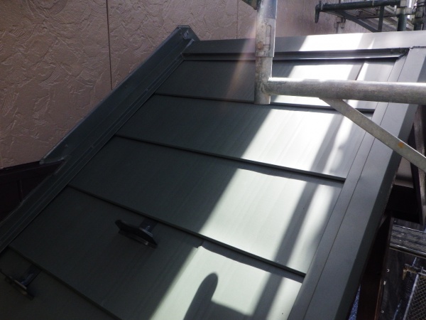 下屋根シーリング終了です