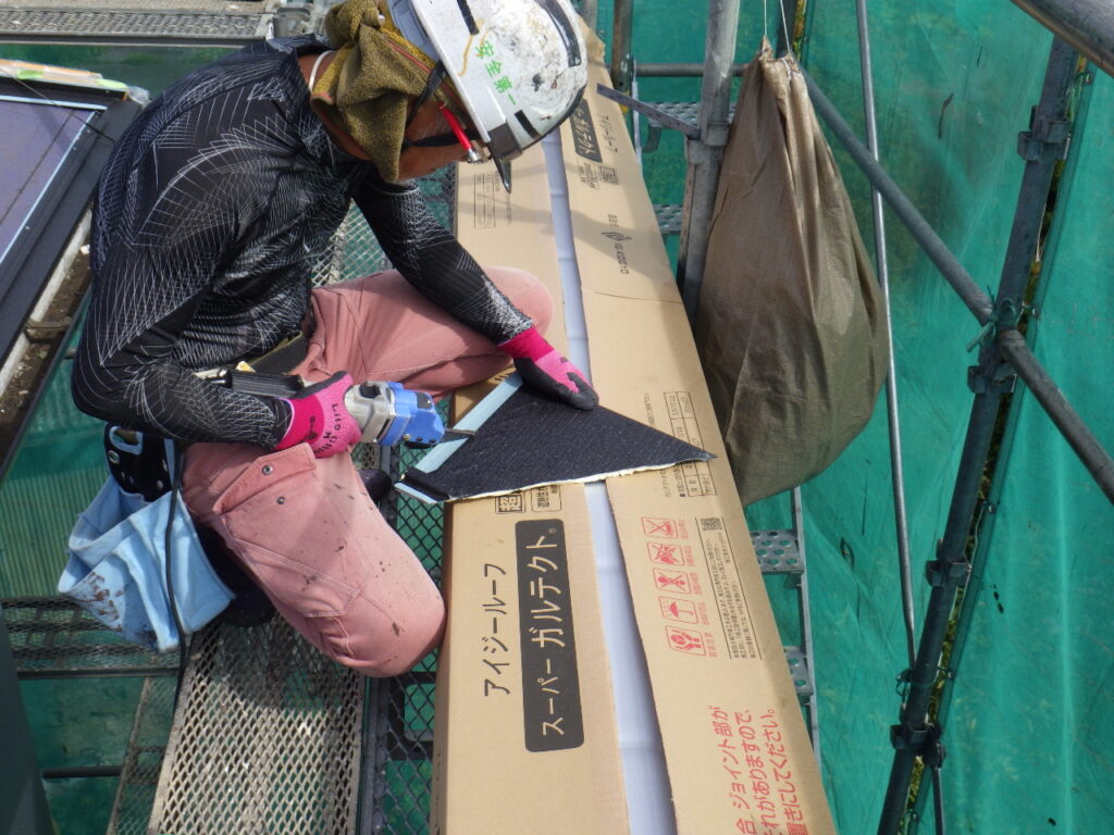 ルーフ加工中