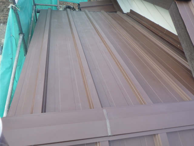 施工後の２段目の棟違い屋根です