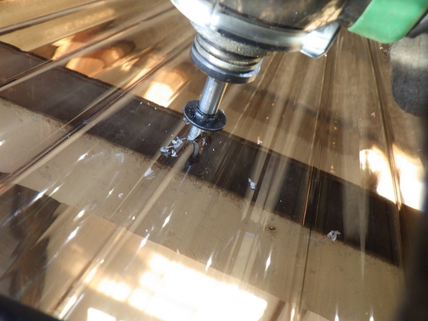 フック穴を開けました