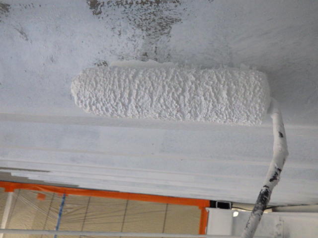 下塗り塗装中です