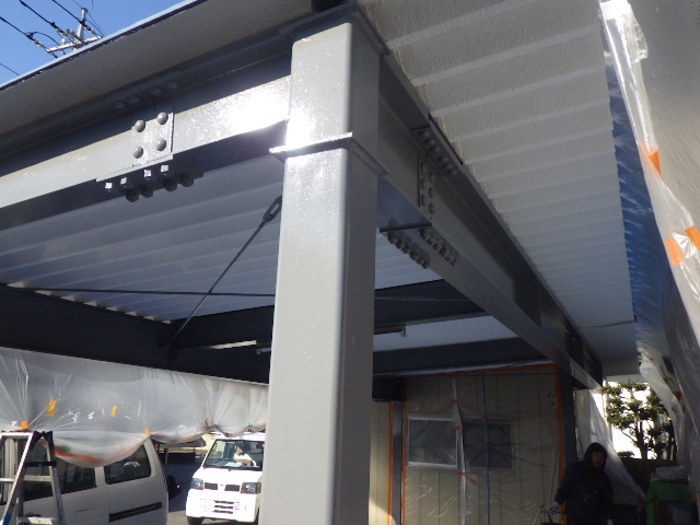 鉄骨の中塗り塗装終了です