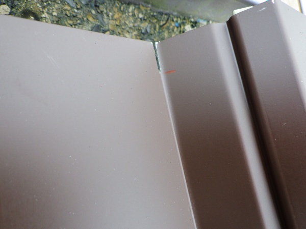 軒先に切り込みを入れました