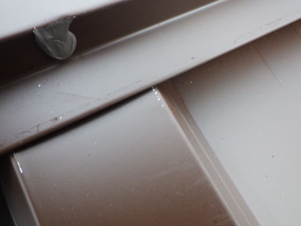 作業中に出来た小さな傷です