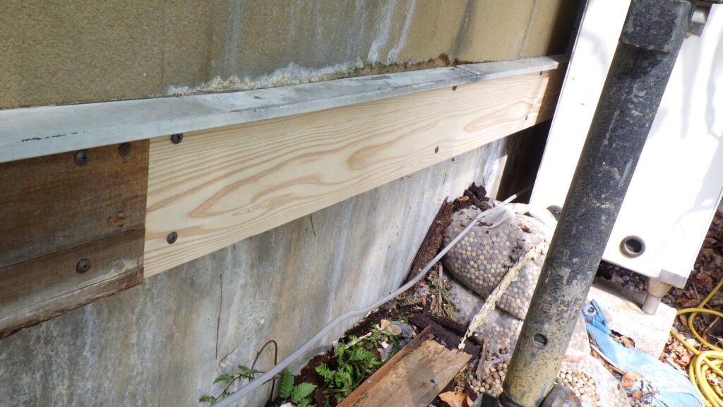 新規幕板を取り付けました