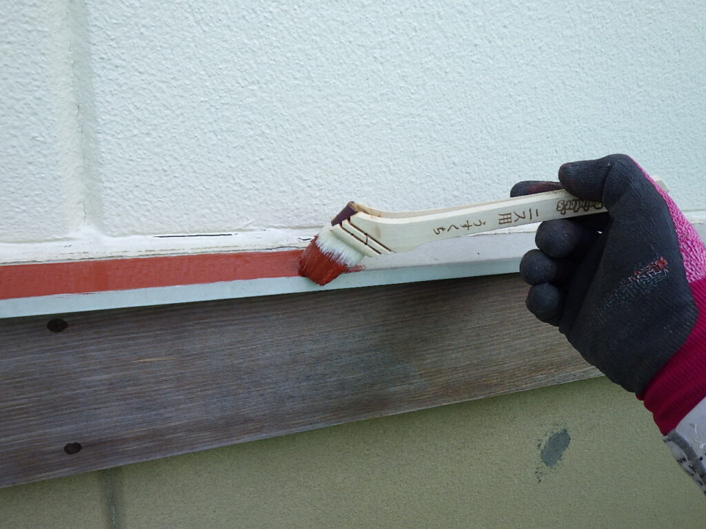 板金部と木部の錆止め塗装中です