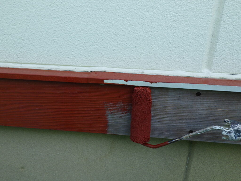 板金部と木部の錆止め塗装中です