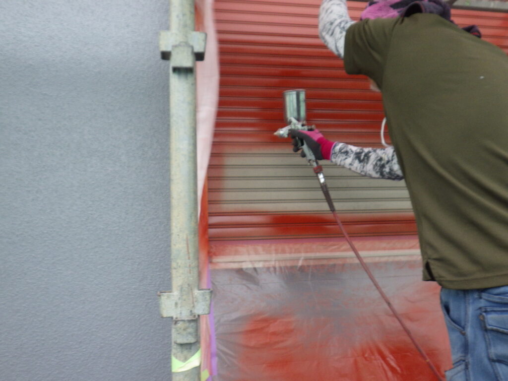 錆止め吹付中