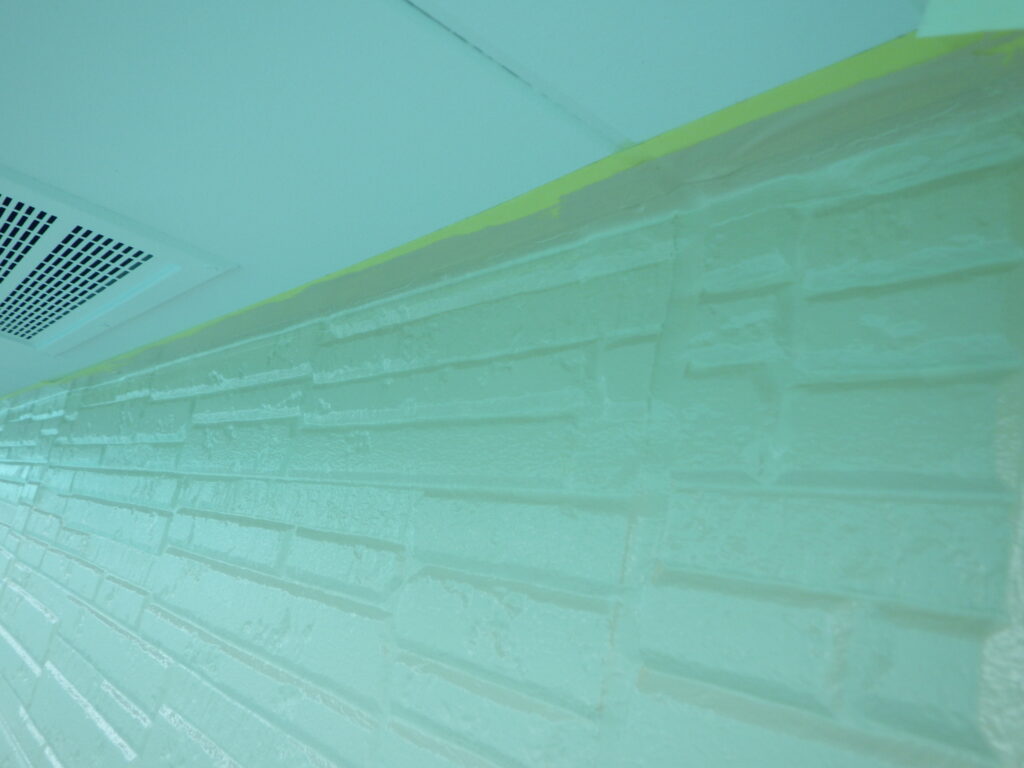 軒天中塗り塗装終了です