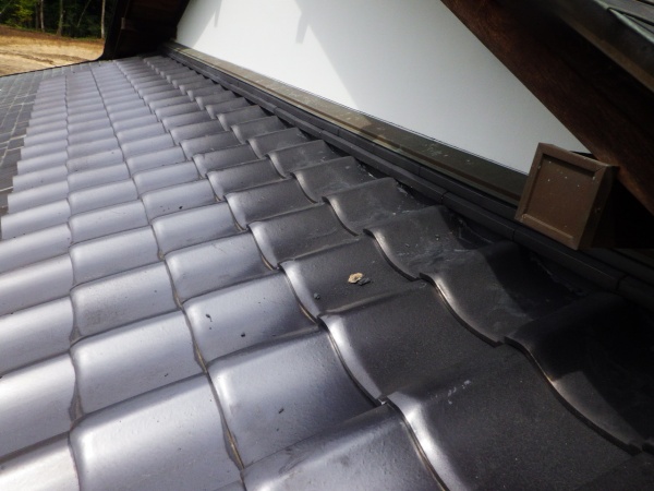 熨斗瓦のラバーロック終了です