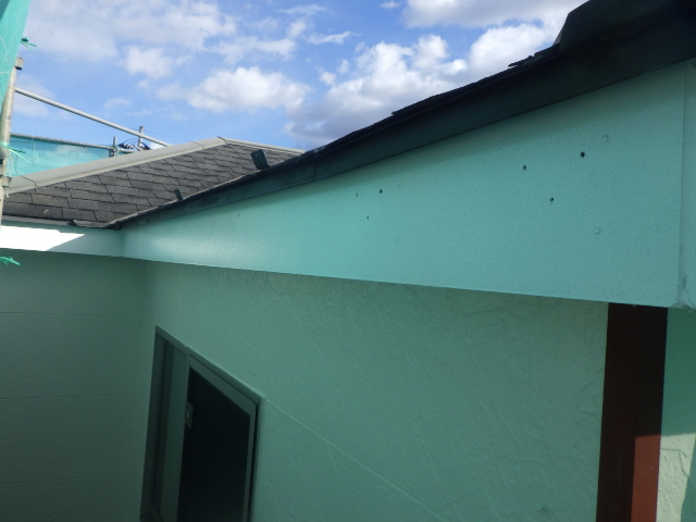 破風塗装の１回目終了です