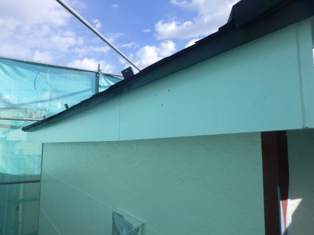 破風塗装の１回目終了です