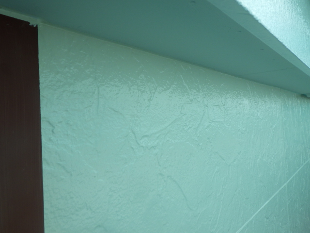 軒天取り合い塗装の上塗り終了です